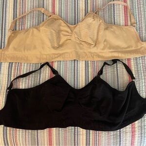 2 kindred bravely nursing/pump bra. One nude and one black. Size medium.